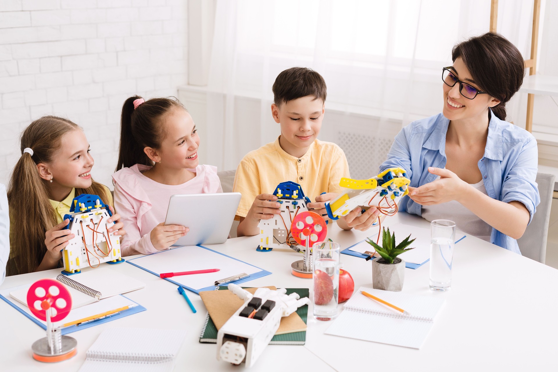 Children Explore Science and Creativity During a Hands On Workshop in a Bright Learning Space